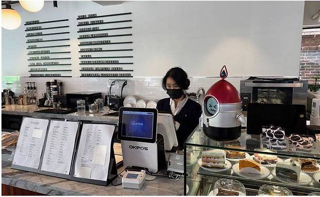 대화 로봇 ‘아토’를 이용한 실증서비스의 사례 / 출처=아틀로