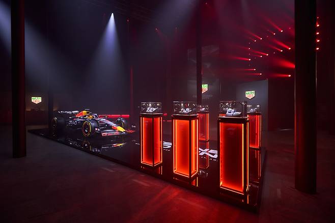 행사장에 전시된 포뮬러 1 레이싱 차량. 2016년부터 파트너십을 이어오고 있는 오라클 레드불 레이싱 팀의 머신이다. 사진 태그호이어