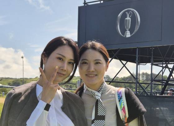 디 오픈이 열리는 로열 포트러시 골프장에 온 김하늘(왼쪽)과 유소연. 성호준 기자