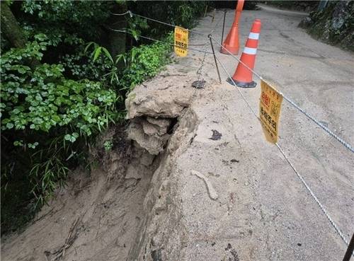 ▲ 국보 ‘경주 석굴암’ 진입로 피해 모습 [국가유산청 제공. 재판매 및 DB 금지]