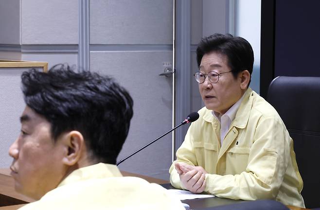 이재명 대통령이 18일 서울 종로구 서울정부청사 중앙재난안전상황실 서울상황센터에서 집중호우 대처상황 점검회의를 주재하고 있다. 대통령실사진기자단