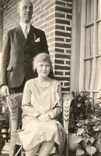 프레이저 선교사와 그의 아내 록시 다이먼드가 1928년 결혼식 당일 찍은 사진. OMF 국제본부 홈페이지 캡처