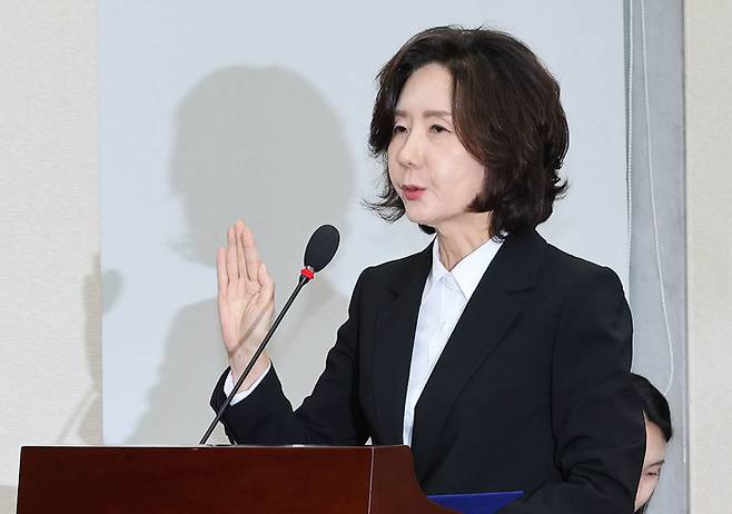 이진숙 사회부총리 겸 교육부 장관 후보자가 16일 국회 교육위원회에서 열린 인사청문회에서 선서하고 있다. 2025.7.16
