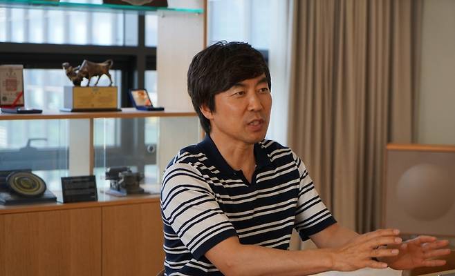 윤영호 산돌 대표가 최근 성동구 본사에서 진행한 매일경제와 인터뷰에서 K콘텐츠의 세계화를 위한 산돌의 전략에 대해 밝히고 있다. [사진=이호준기자]