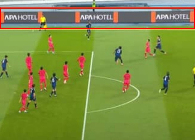 2025 동아시안컵 한국 vs 일본 경기 중 후원사 광고판에 등장한 ‘APA 호텔’ [사진 = 서경덕 교수 SNS 캡처]