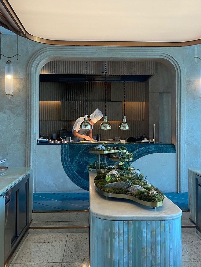 이타닉 가든에서 요리하는 손종원 셰프 <박홍주 기자>