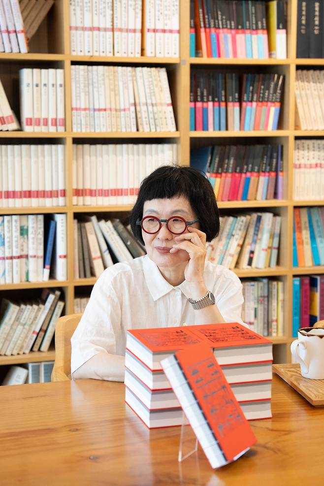 김혜순 시인. <문학과지성사 제공>