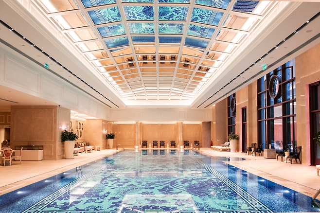 실내 수영장/사진=조형주 여행+ PD