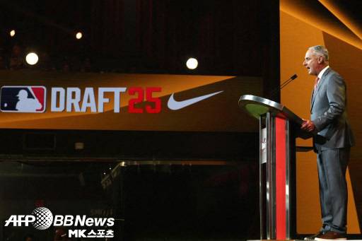 롭 만프레드 커미셔너는 드래프트에 지명 선수들이 참석하지 않는 것을 에이전시의 탓으로 돌렸다. 사진=ⓒAFPBBNews = News1