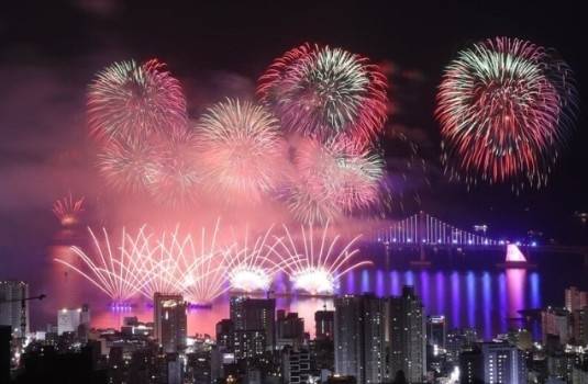 부산 광안리 불꽃축제. [연합]