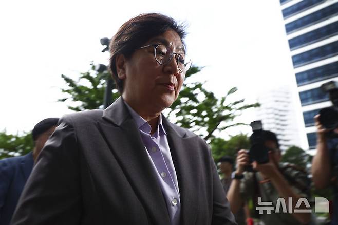 [서울=뉴시스] 김근수 기자 = 정은경 보건복지부 장관 후보자가 지난달 30일 서울 중구 T타워에 마련된 후보자 사무실로 출근하고 있다. 2025.06.30. ks@newsis.com