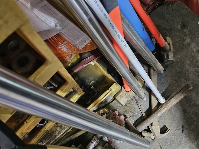 [당진=뉴시스] 김덕진 기자=18일 오전 충남 당진전통시장 폭우 피해를 입은 한 철물점 내부 트레이에 물이 차 있다. 2025.07.18. spark@newsis.com *재판매 및 DB 금지