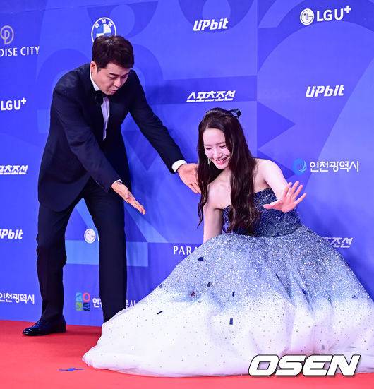 [OSEN=이대선 기자] 제4회 청룡시리즈어워즈 레드카펫 및 포토월 행사가 18일 인천 파라다이스시티에서 열렸다.