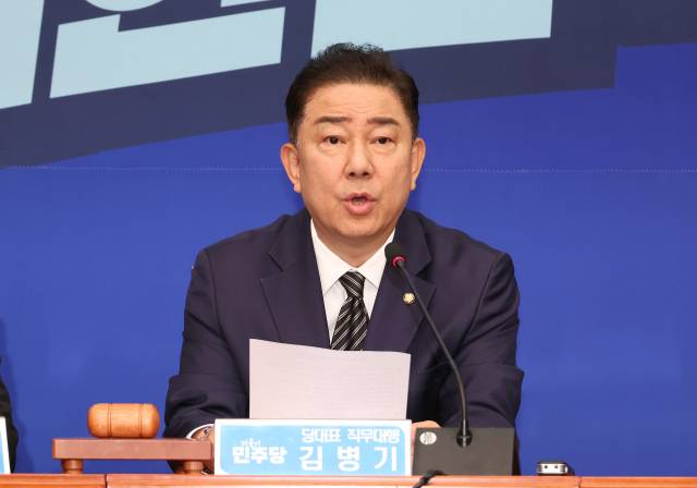 ▲더불어민주당 김병기 당 대표 직무대행 겸 원내대표가 18일 국회에서 열린 최고위원회의에서 발언하고 있다. ⓒ연합뉴스
