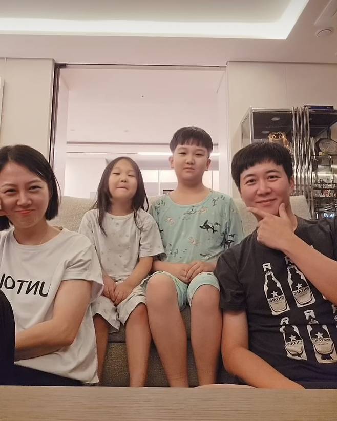 장윤정·도경완 가족. 도경완 인스타그램 캡처
