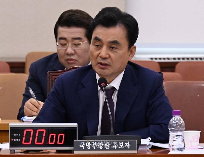 안규백 국방부 장관 후보자가 15일 국회 국방위원회 전체회의장에서 열린 인사청문회에 출석해 의원질의에 답 하고 있다. 2025.7.15 안주영 전문기자