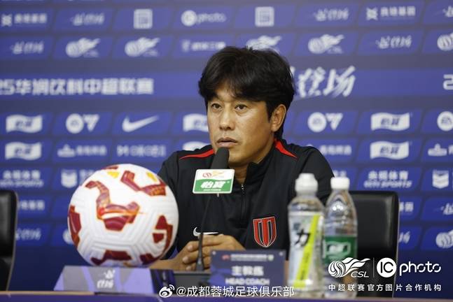 서정원 감독. /사진=청두 룽청 FC 구단 공식 웨이보