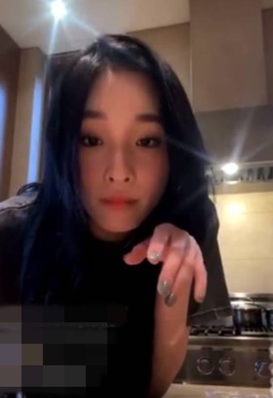 /사진=애니 인스타그램 라이브 방송 캡처