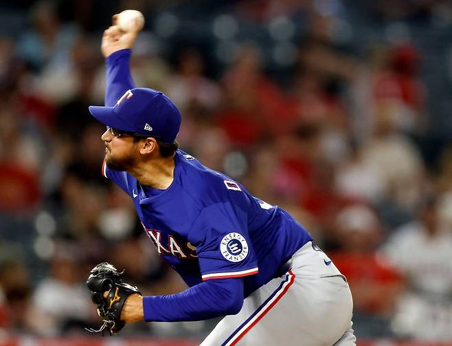 텍사스 레인저스 소속으로 커리어를 쌓고 있던 한국계 빅리거 데인 더닝이 트레이드를 통해 애틀랜타 브레이브스로 이적했다. 애틀랜타는 그 대가로 텍사스에 우완 불펜투수 호세 루이즈를 내줬다. AFP 연합뉴스