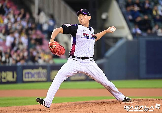 LG 트윈스 좌완 손주영이 18일 서울 잠실야구장에서 열린 2025 신한 SOL Bank KBO리그 롯데 자이언츠와의 팀 간 9차전에 선발등판, 6이닝 1실점 호투를 보여줬다. 사진 엑스포츠뉴스 DB