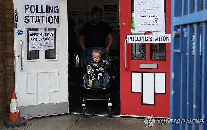 지난해 7월 영국 총선의 투표소 [EPA 연합뉴스 자료사진]