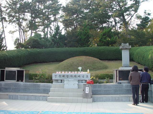 김제시 만경읍 유양산에 있는 진묵의 어머니 묘. 필자 촬영