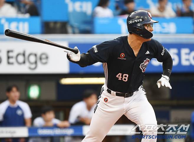 18일 대구 라이온즈파크에서 열린 두산-삼성전. 3회초 2사 2루 김동준이 1타점 적시타를 치고 있다. 대구=정재근 기자 cjg@sportschosun.com/2025.6.18/