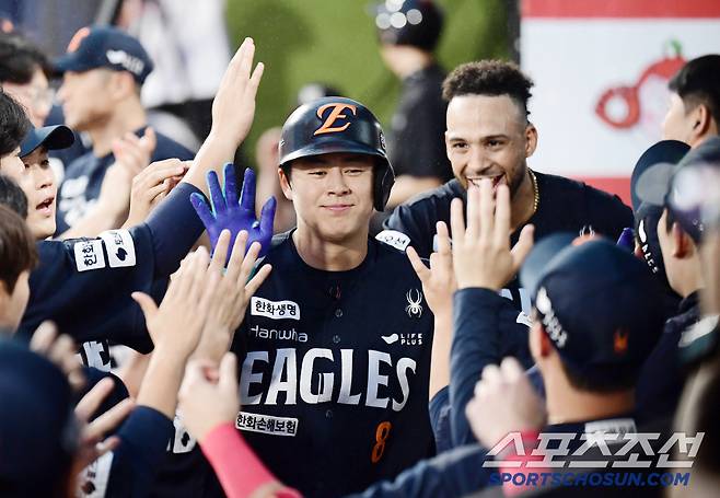 19일 수원 케이티위즈파크에서 열린 KT와 한화의 경기. 5회초 KT 우규민 상대 솔로홈런을 날린 한화 노시환. 수원=송정헌 기자songs@sportschosun.com/2025.07.19/