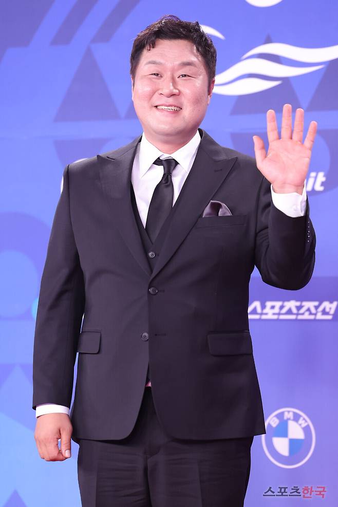 제4회 청룡시리즈어워즈(Blue Dragon Series Awards) 레드카펫 행사에 참석한 배우 윤경호. 25.7.18 ⓒ이혜영 기자 lhy@hankooki.com
