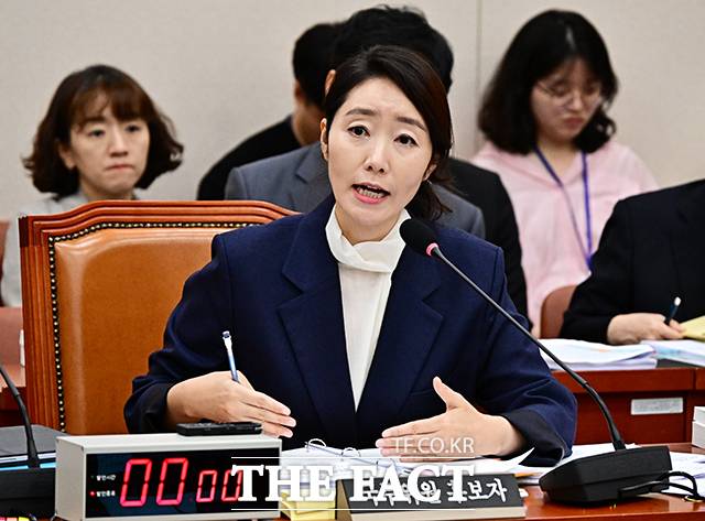 이재명 정부 초대 내각을 구성할 장관 후보자들에 대한 인사청문회가 종료된 가운데, 국민의힘은 논란이 된 이진숙 교육부·강선우 여성가족부 장관 후보자의 지명 철회를 거듭 요구했다. 사진은 강선우 후보자. /배정한 기자