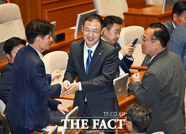 앞서 지난 17일 김상욱 의원도 SBS 라디오 '김태현의 정치쇼'에 출연해 이 후보자의 자진사퇴 필요성을 언급했다. /배정한 기자