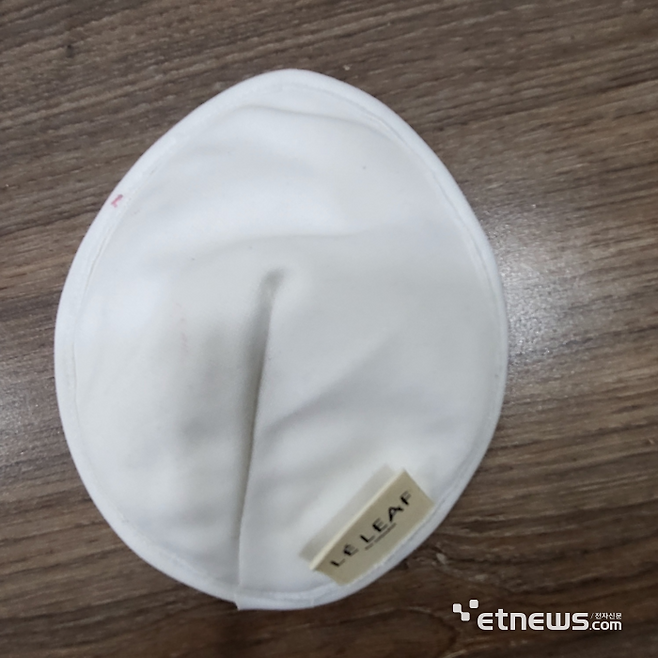 르리프가 제작한 친환경 천연 소재를 활용한 세탁형 산모용 수유패드 모습.