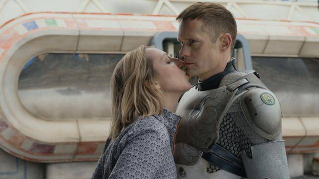 로봇의 실체가 드러나면서 사람들은 감정적으로 행동하기 시작한다. 애플TV플러스 제공