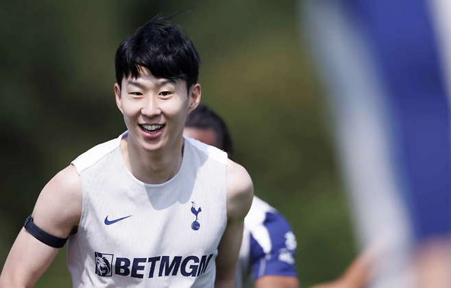 15일 토트넘 공식 SNS에 게시된 훈련 중인 손흥민의 모습. 사진=토트넘 홈페이지