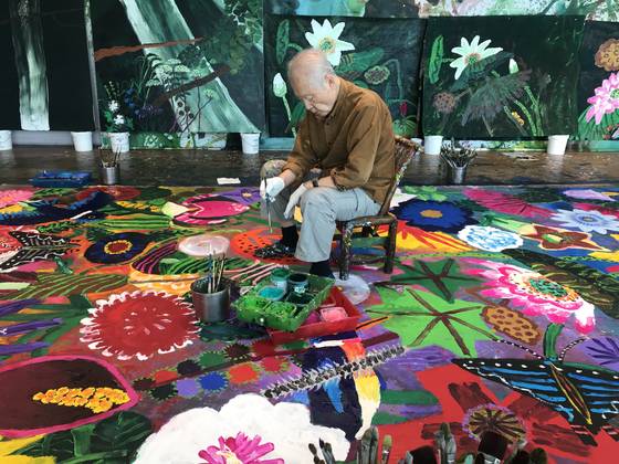 작업실의 김종학 화백. 88세인 김 화백은 요즘 고령으로 작업을 중단한 상태다. [사진 작가제공]