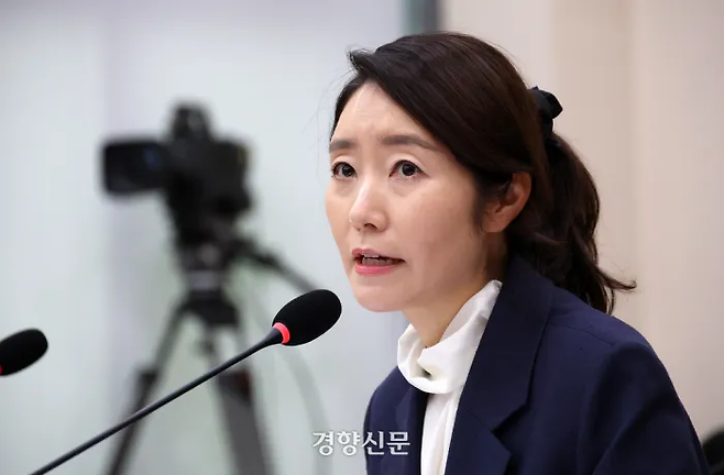 국회 여성가족위원회에서 지난 14일 열린 강선우 여성가족부 장관 후보자 인사청문회에서 강 후보자가 의원들의 질의에 답변하고 있다. 권도현 기자