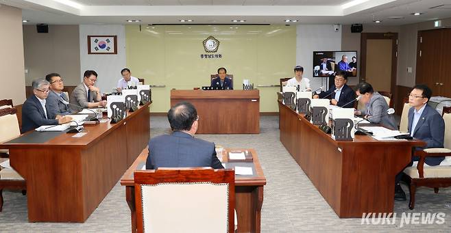 충남도의회 건설소방위원회는 18일 열린 제360회 임시회 제2차 회의에서 충남도 교통연수원과 균형발전국 소관 2025년 주요 업무보고를 청취했다.&nbsp;