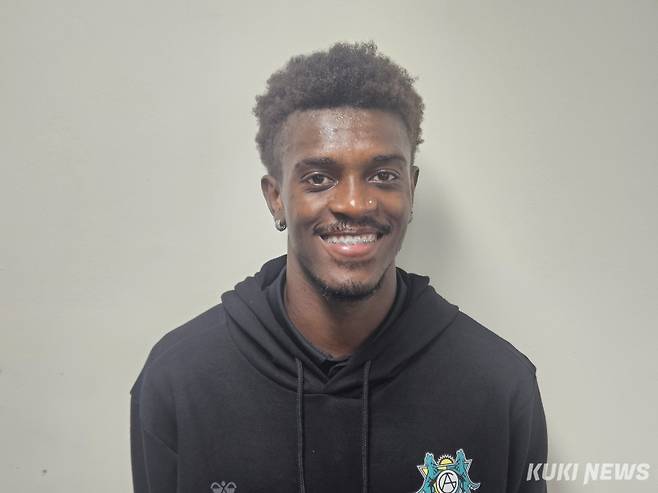 제페르손이 19일 김포솔터축구장에서 열린 김포와 ‘하나은행 K리그2 2025’ 21라운드 경기가 끝나고 믹스트존에서 인터뷰를 하고 있다. 송한석 기자