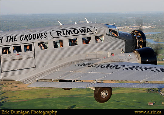 그루브 패턴이 새겨진 JU-52 모델.