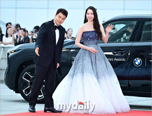 ▲ 4년 연속 사회를 맡은 전현무(왼쪽)와 임윤아가 레드카펫 시작을 알렸다.