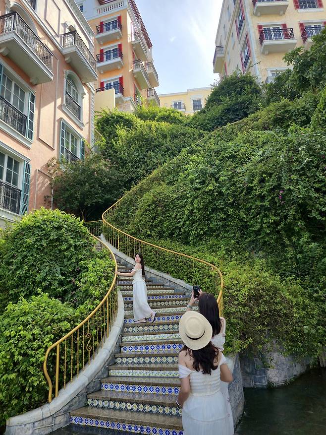 선셋타운 밀란 스트리트.