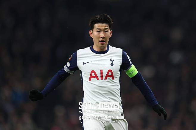 ▲ 실제로 손흥민이 사우디아라비아로 향하려는 뜻을 전달할 수 있다는 예상과 토트넘에 남아 UEFA 챔피언스리그에 마지막으로 도전할 것이라는 의견이 팽팽하게 맞선다.