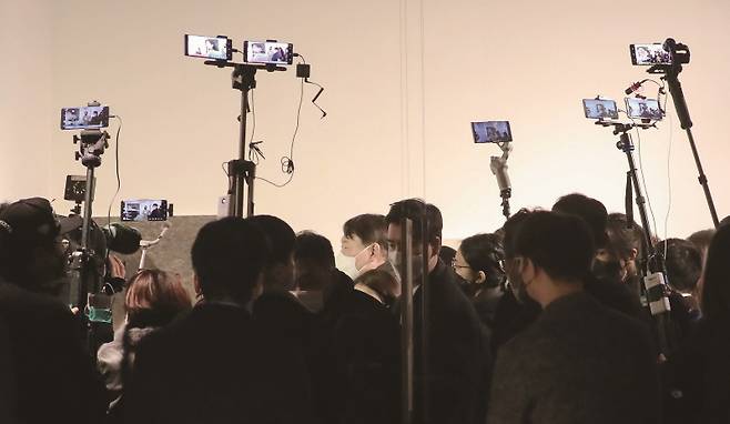 1인 미디어 시대가 과연 장점만 있는지 따져봐야 할 때다.[사진｜연합뉴스]