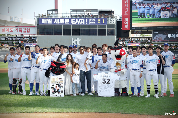 프로야구 수원 kt wiz가 윌리엄 쿠에바스와의 동행을 마무리하며 고별식을 진행했다. 2025.7.20 /kt wiz 제공