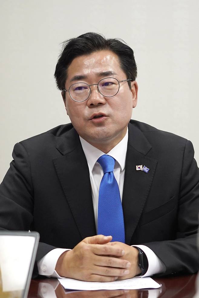 ▲ 더불어민주당 대표 선거에 출마한 박찬대(인천 연수구갑) 후보가 지난 18일 국회 의원회관에서 인천일보와 인터뷰를 진행하고 있다. /사진제공=박찬대 의원실