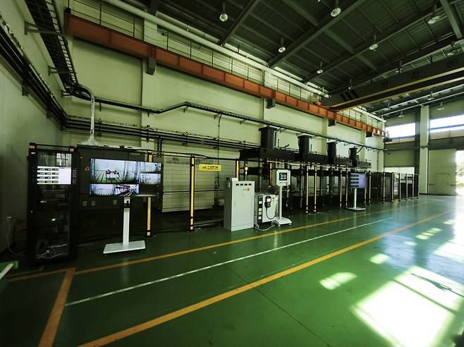 포항소재산업진흥원(POMIA) 내에서 노코드 공정최적화를 위한 지능형 다단프레스 질증장비가 운영되고 있다. /포항시 제공