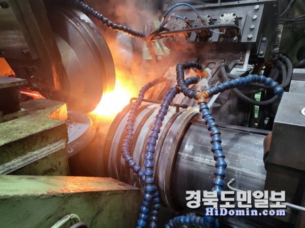 넥스틸 유정용 강관 생산 모습. 사진=넥스틸 제공