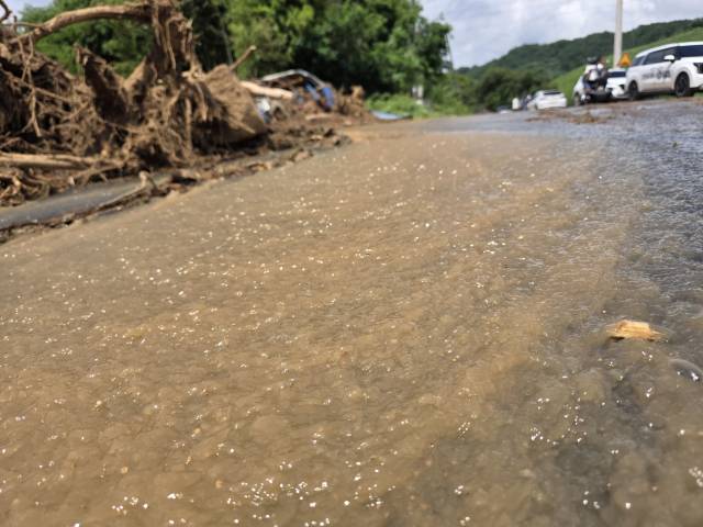 산사태가 발생한 산청군 산청읍 외부리마을 전경. 시간당 100mm가 넘는 폭우가 쏟아지면서 산사태가 이어졌다. 김현우 기자