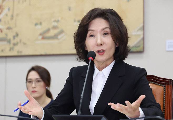 이진숙 사회부총리 겸 교육부 장관 후보자가 16일 서울 여의도 국회 교육위원회에서 열린 인사청문회에서 의원 질의에 답하고 있다. (사진=뉴시스)
