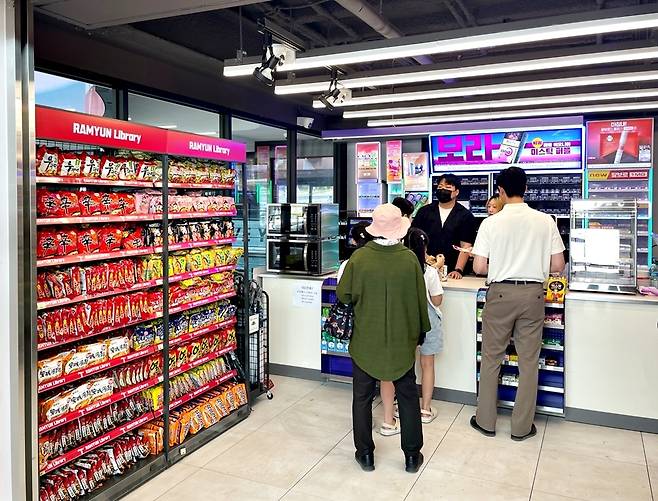 CU, 한강버스 선착장 라면 라이브러리(BGF리테일 제공)